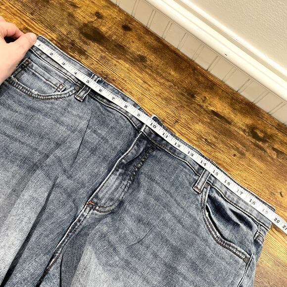 Kut from the Kloth Plus Size 18W Shorts Gidget Fray High Waist Medium Wash - Picture 12 of 15